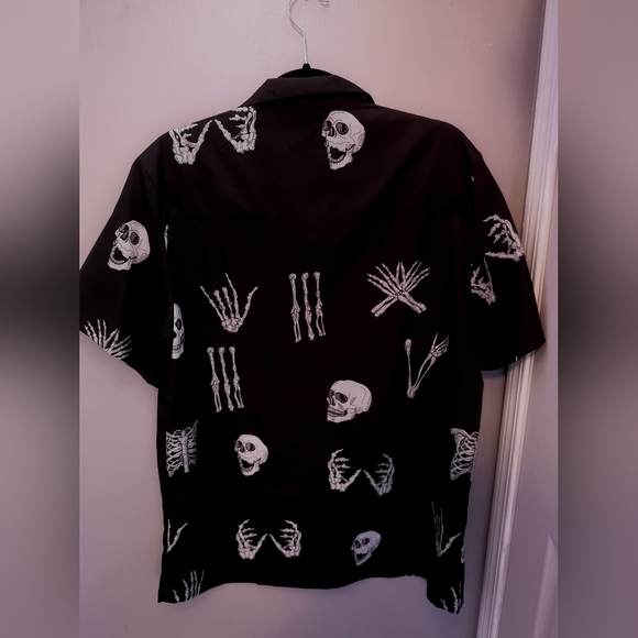 Unisex Skull Button Up - Picture 2 of 4